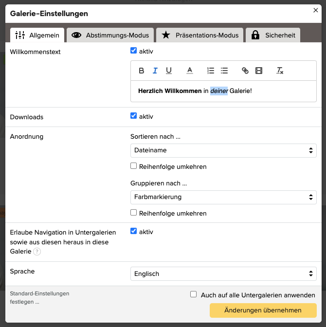 Screenshot eines Fensters „Galerie-Einstellungen“ in deutscher Sprache mit Optionen zum Anpassen von Begrüßungstext, Downloads, Sortierung, Navigation und Sprache. Mehrere Kontrollkästchen und Dropdown-Menüs sind sichtbar.